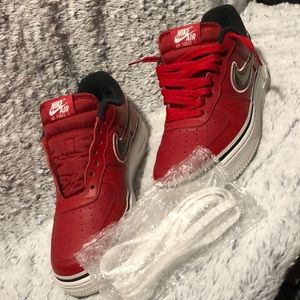 Nike Men's Air Force 1 '07 LV8